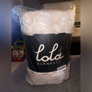 Lola blanket